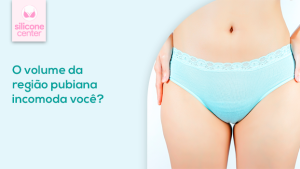 Monte de Vênus: o volume da região pubiana incomoda você? Imagem mostrando a cintura de uma mulher usando uma calcinha azul clara