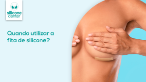 Fita de Silicone Para Cicatriz: Como Ela Ajuda na Recuperação Imagem mostrando o busto de uma mulher com ela cobrindo a região dos seios com as mãos