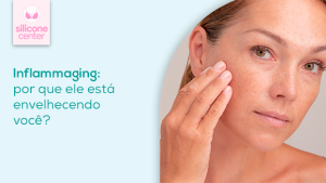 Inflammaging: por que ele está envelhecendo você? Mulher com a mão tocando o próprio rosto