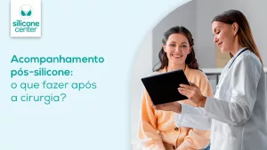 Acompanhamento pós-silicone: o que fazer após a cirurgia plástica? Imagem mostrando uma médica e uma paciente dentro de uma sala