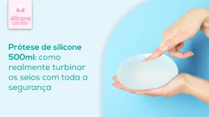 Prótese de silicone 500ml: como realmente turbinar os seios com toda a segurança Imagem de uma mão segurando uma prótese de silicone, enquanto a outra aponta para a prótese