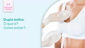 Dupla bolha: o que é? Como evitar? Imagem mostrando duas mãos segurando uma prótese de silicone em cada uma