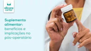 Imagem mostrando uma pessoa segurando um vidro com remédios dentro